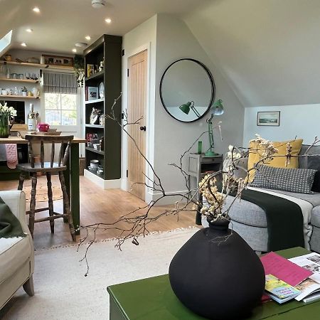 Pear Tree Loft Apartment Lacock Bagian luar foto