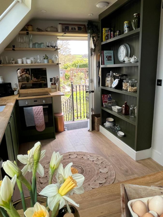 Pear Tree Loft Apartment Lacock Bagian luar foto