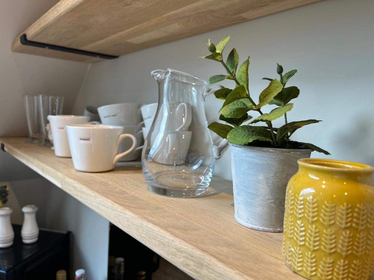 Pear Tree Loft Apartment Lacock Bagian luar foto