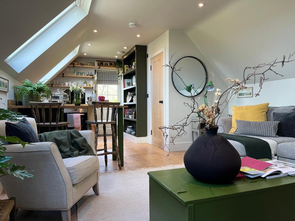 Pear Tree Loft Apartment Lacock Bagian luar foto