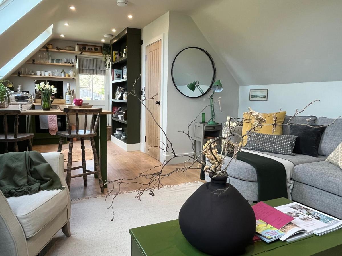 Pear Tree Loft Apartment Lacock Bagian luar foto