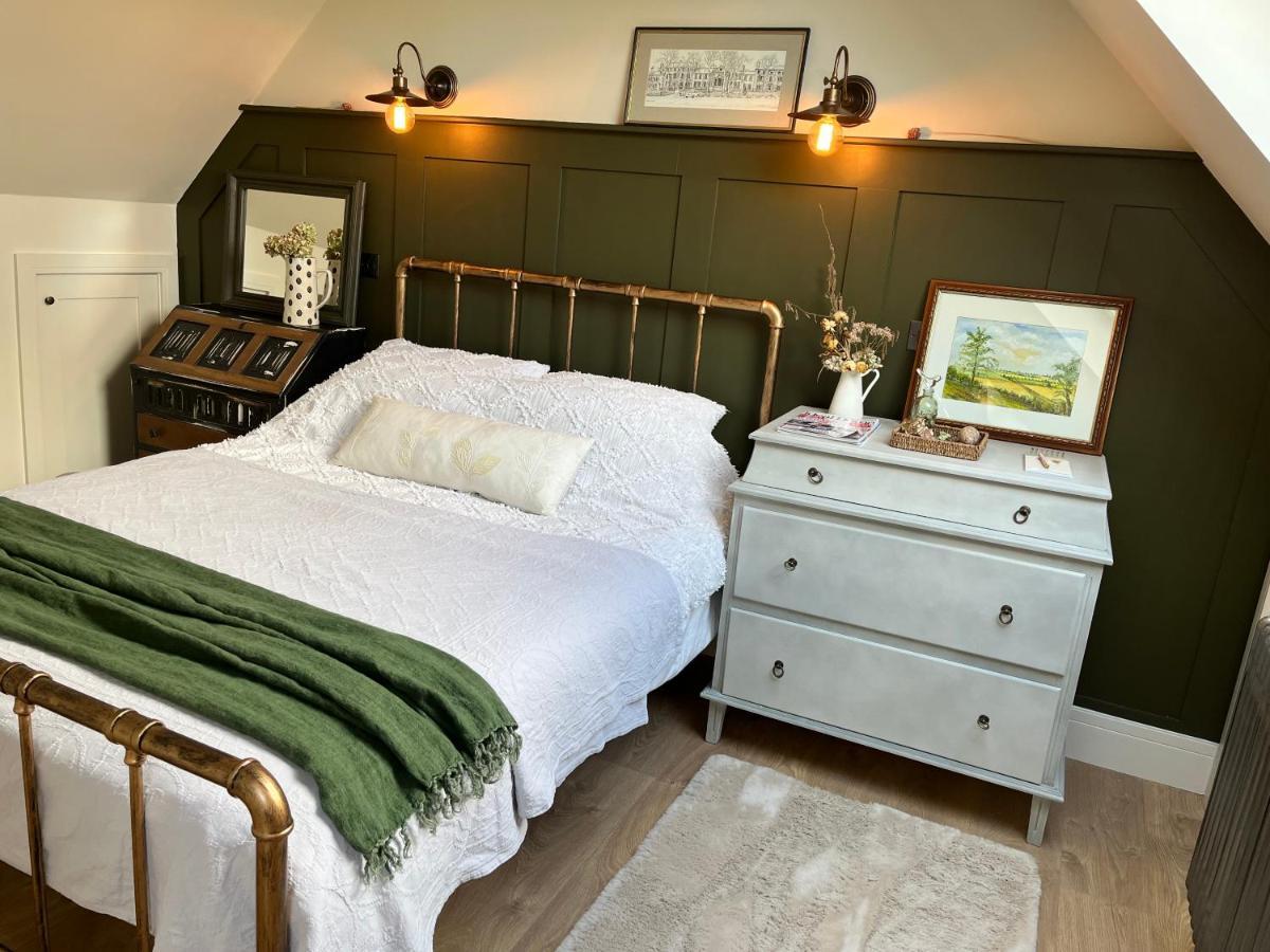 Pear Tree Loft Apartment Lacock Bagian luar foto
