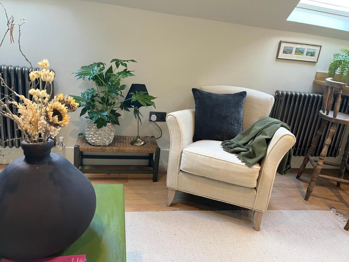 Pear Tree Loft Apartment Lacock Bagian luar foto