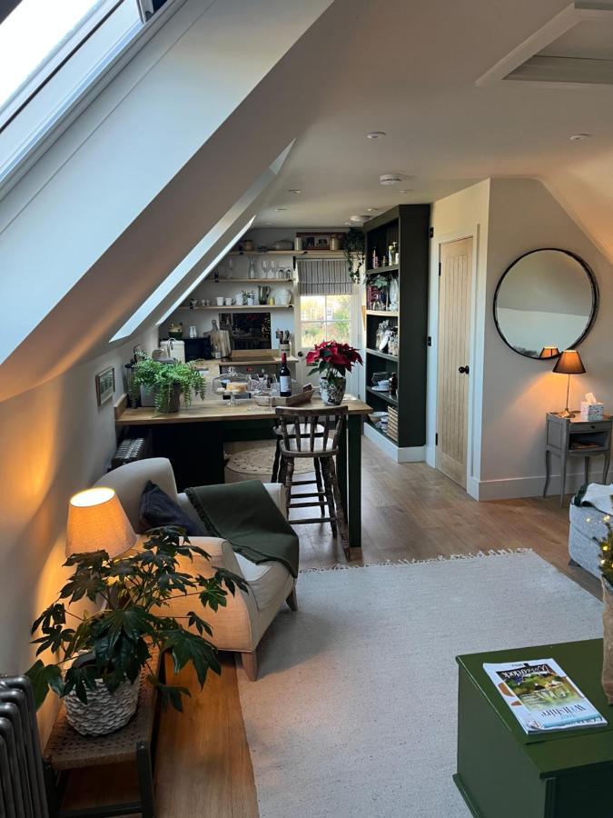 Pear Tree Loft Apartment Lacock Bagian luar foto