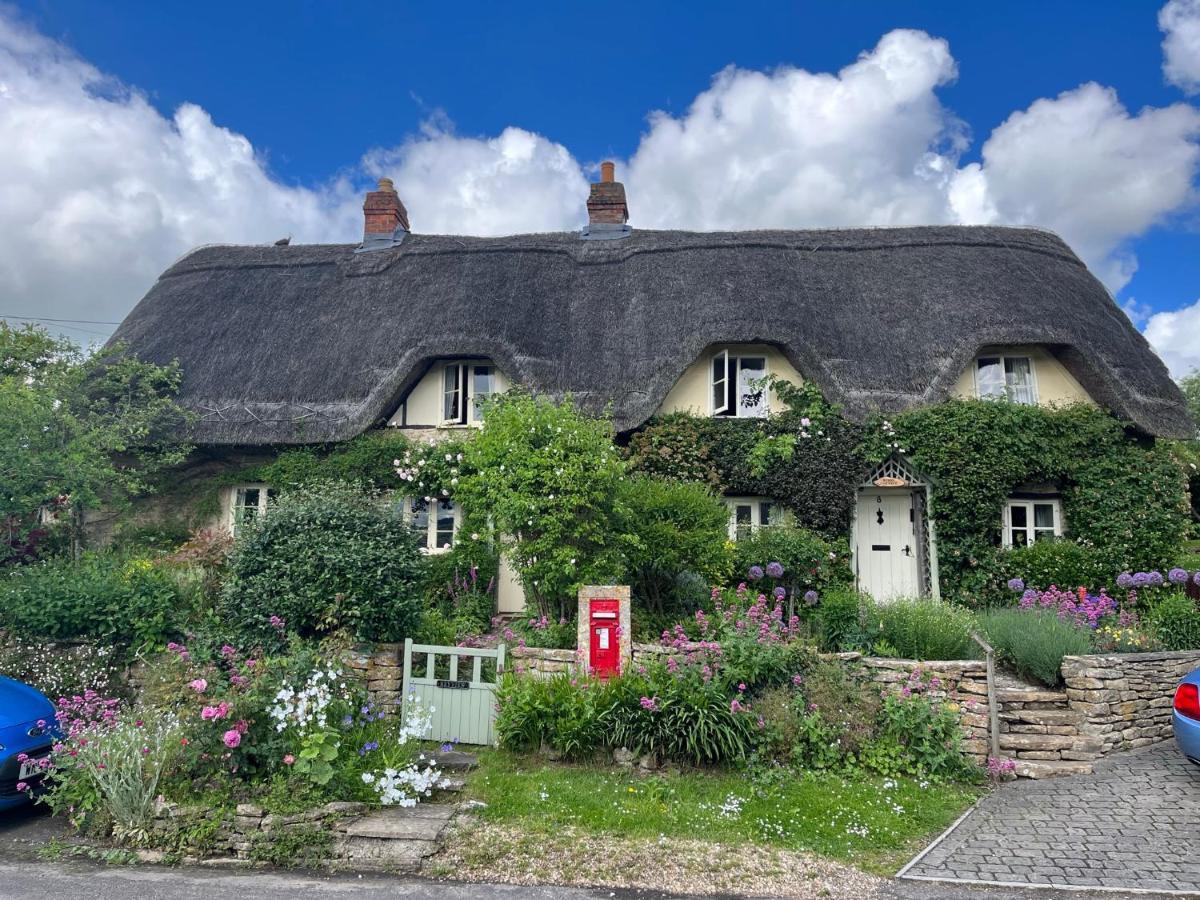 Pear Tree Loft Apartment Lacock Bagian luar foto